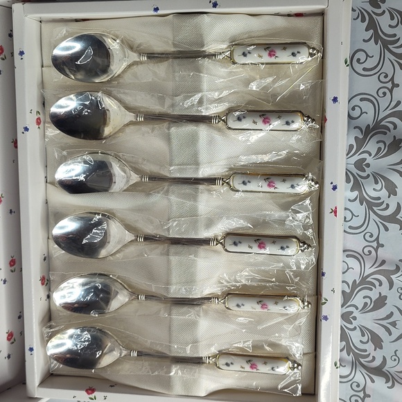 Rondeau Lot of 6 Tea Spoons Pretty Floral Handle Stainless Japan - Picture 2 of 8
